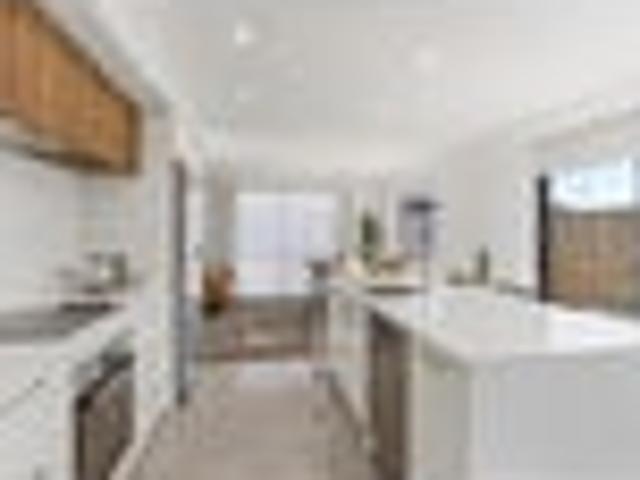 Modern, Sunny & Ready to Love