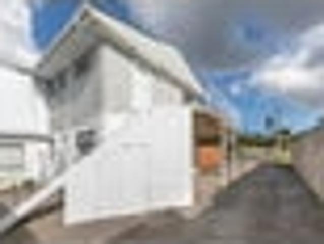 Modern Panmure Home With Parking