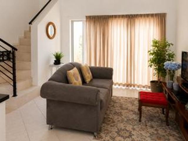 modern pet friendly 2 bedroom duplex.