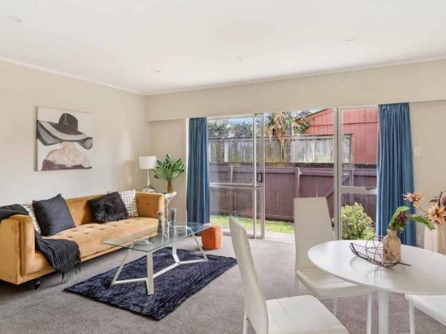 Modern & Private Two Bedroom Home in a Handy L.