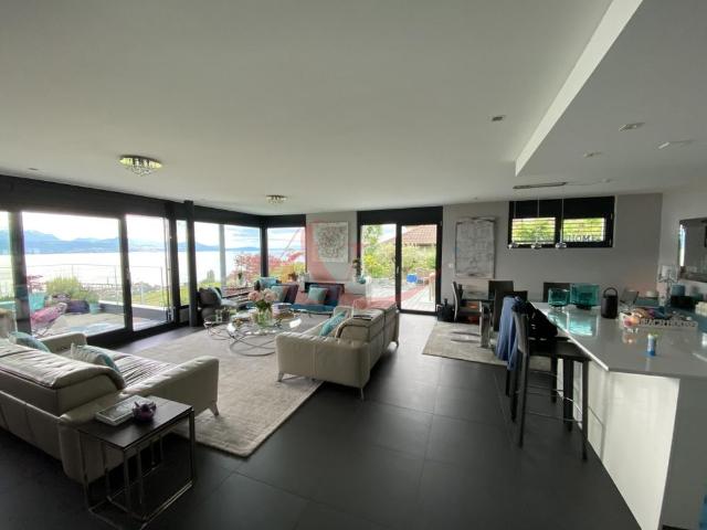 Modern property with views of the lake and the Alps – La Conversion