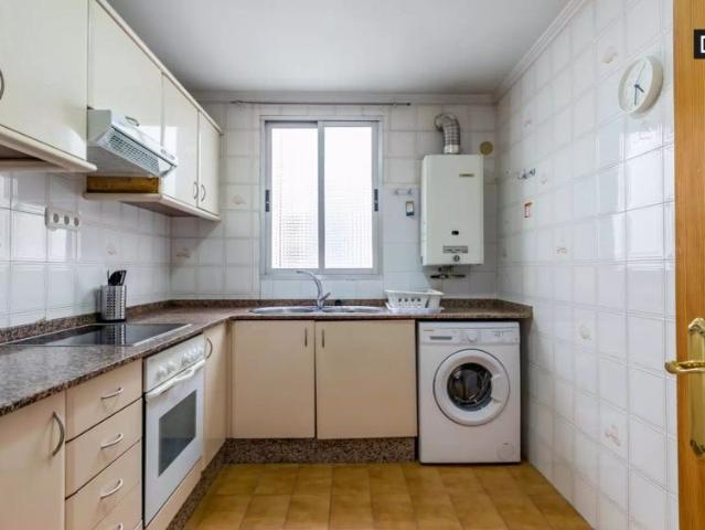 Modern room for rent in 5 bedroom apartment, Rascanya