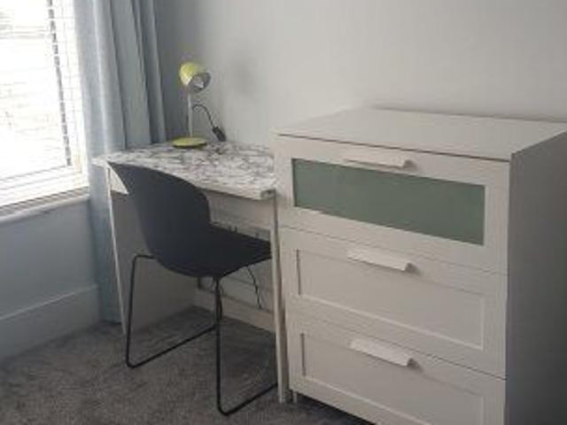 Modern room for rent in 5 bedroom house, Woodstown Village