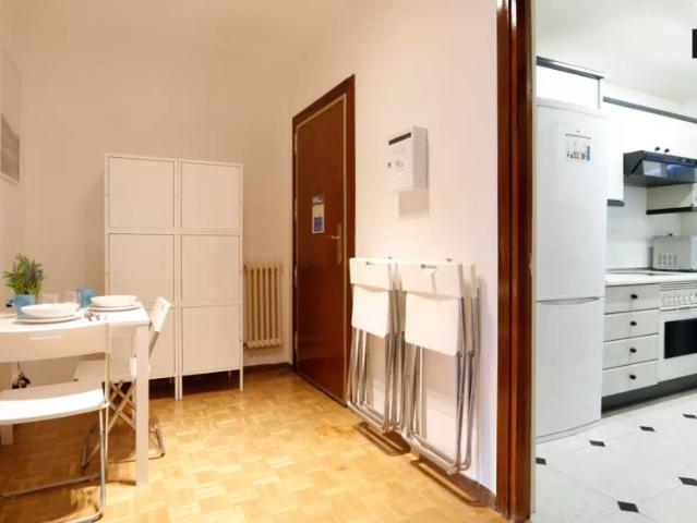 Modern room for rent in 6 bedroom apartment, Nueva España
