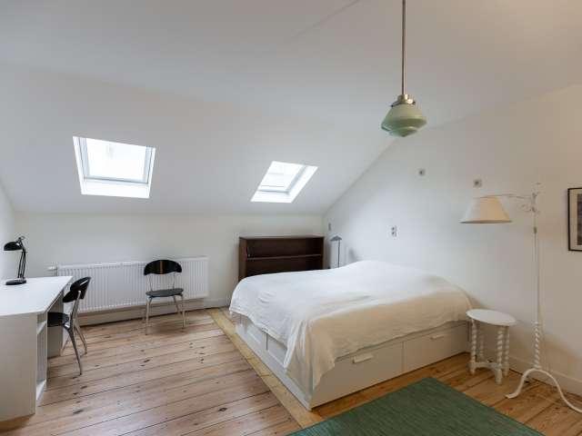 Modern room in 9 bedroom house in European Quarter, Brussels