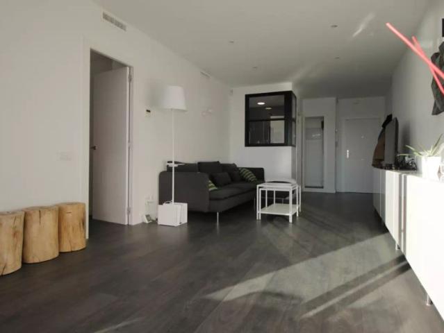 Modern room in 3 bedroom apartment Poble Sec