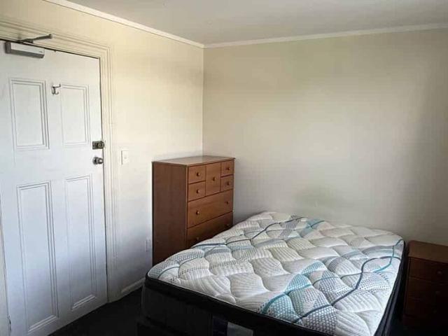 Modern room in a central location Power and internet included