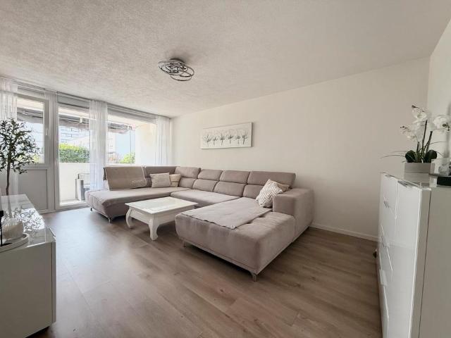 Modern renovierte 3 Zimmer Wohnung mit Balkon und Stellplatz