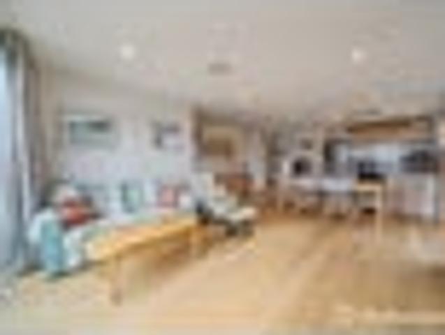 Modern Woburn Living with Style, Sun and a Lift