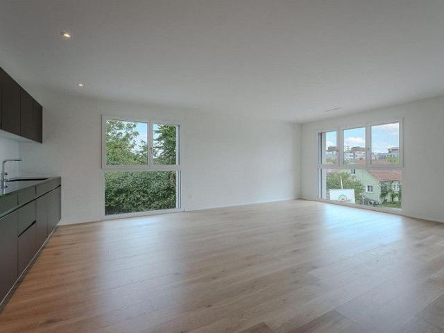 Modern wohnen in Zürich Seebach helle 3.5 Zimmerwohnung mit Balkon
