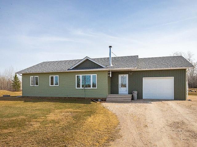 Modern & Well maintained 3bdrm Bungalow Situated On 2+ Acres!