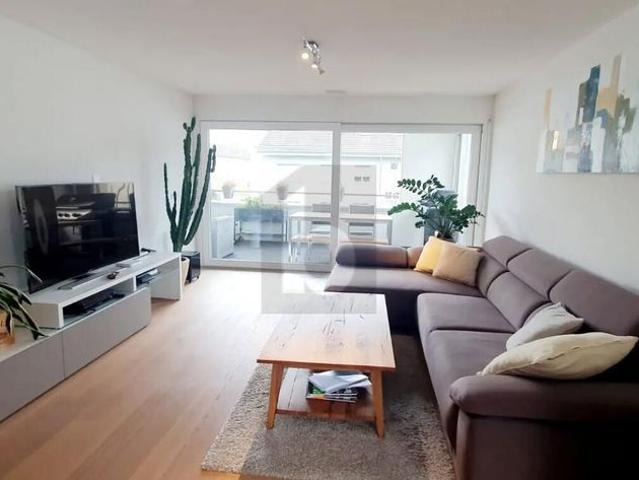 MODERN WITH GOOD CONNECTIONS