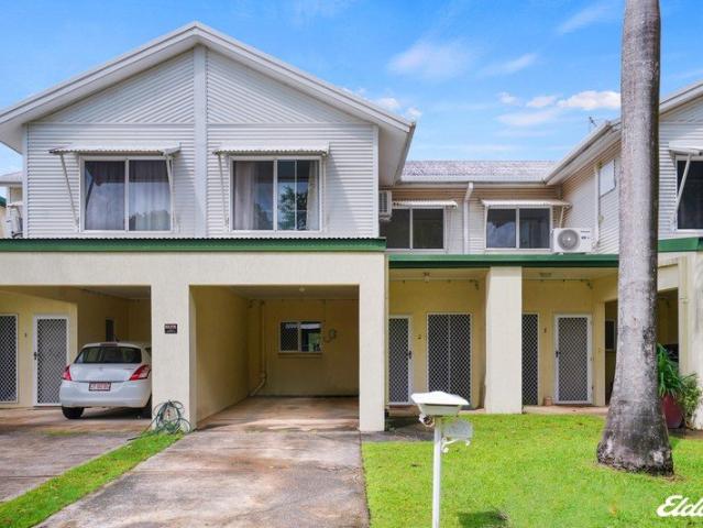 MODERN TOWNHOUSE BACKING ONTO PALMERSTON GOLF COURSE WITH SPA & LAKESIDE LIFESTYLE