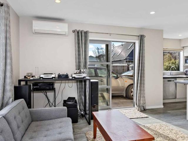 Modern townhouse close to city
