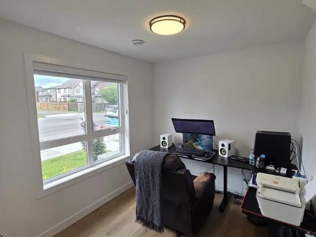 Modern Townhouse in Mahogany with A/C, Double Door Garage & Lake Access