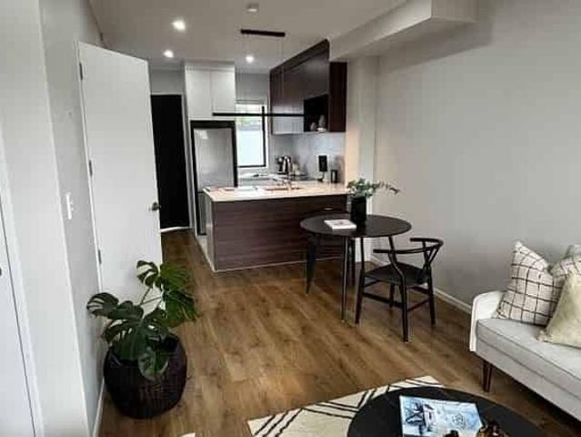Modern Townhouse in Mount Albert