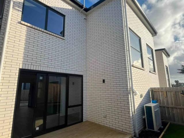 Modern Townhouse in Mount Wellington