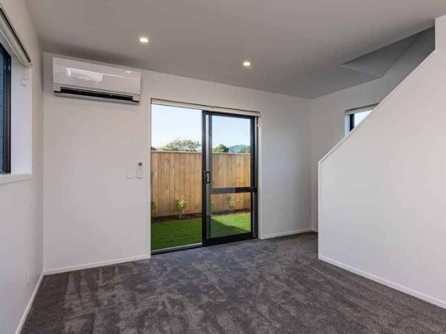 Modern Townhouse in Fairfield with Great Amenities