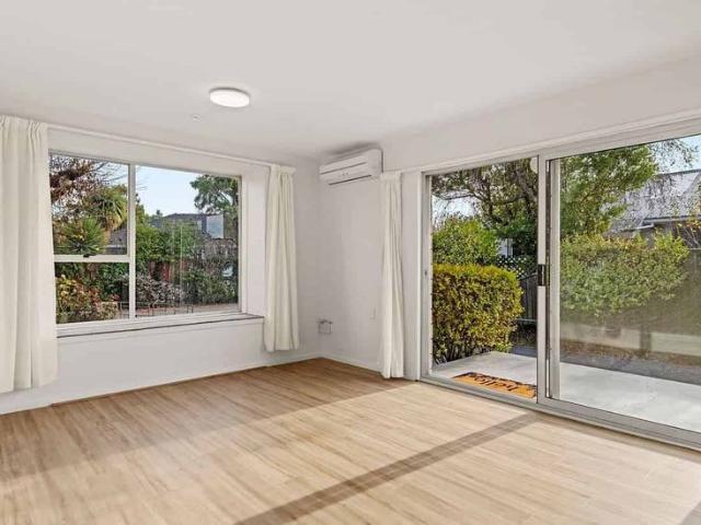 Modern Townhouse in Linwood – Perfect Location