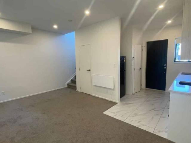 Modern Townhouse in Prime Location MOVE IN READY