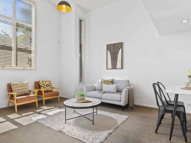 Modern Townhouse in Vibrant Silverdale
