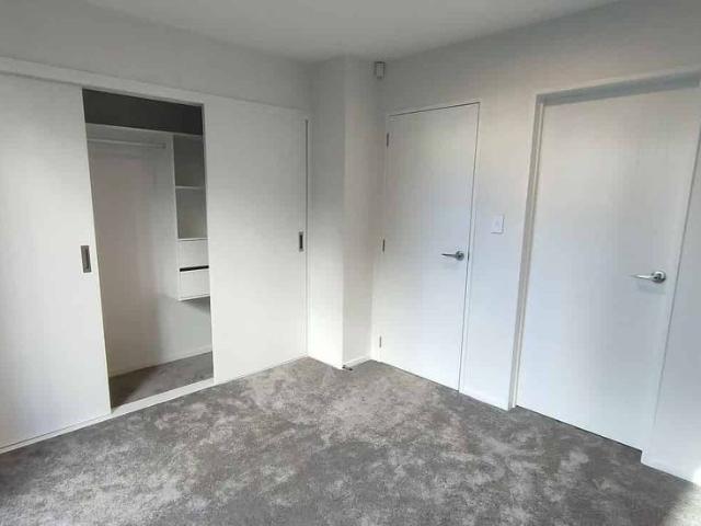 Modern Townhouse in Westgate, Auckland