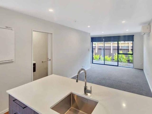 Modern Townhouse with Carpark