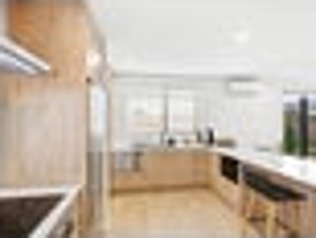 Modern Townhouse with Internal Access Garage