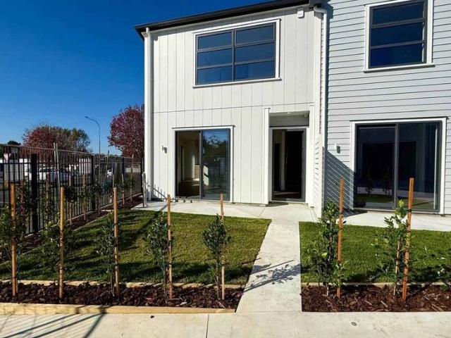 Modern Townhouses, Effortless City Fringe Living