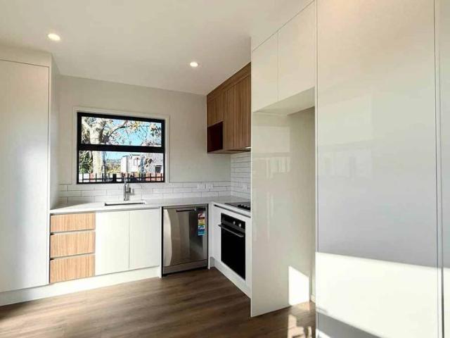 Modern Townhouses, Effortless City Fringe Living