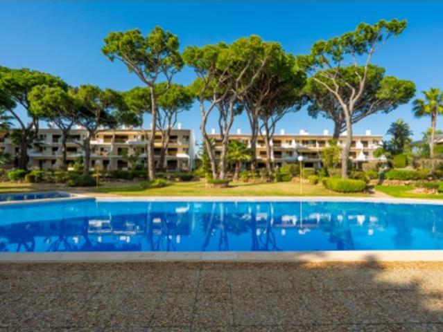 Modern Top Floor Apartment with Pool & Garden Views in Vilamoura