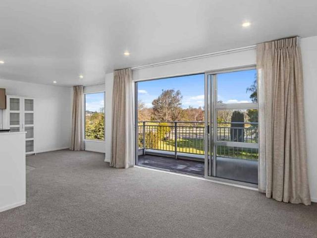 Modern three bedroom townhouse!