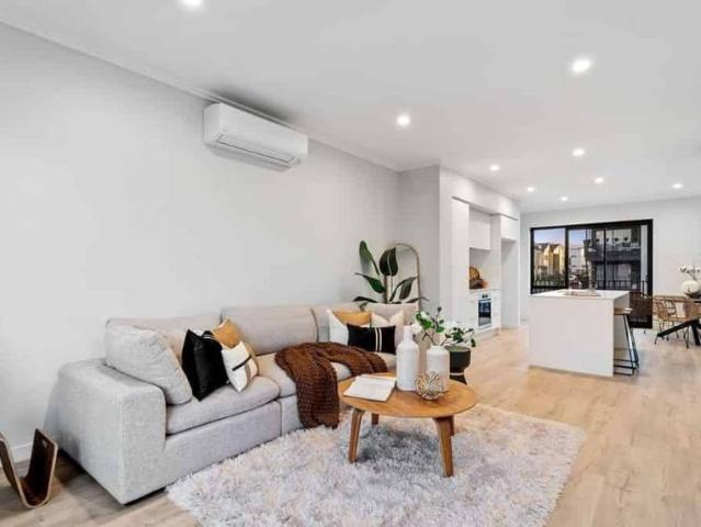 Modern Three Bedroom Townhouse in Hobsonville Point