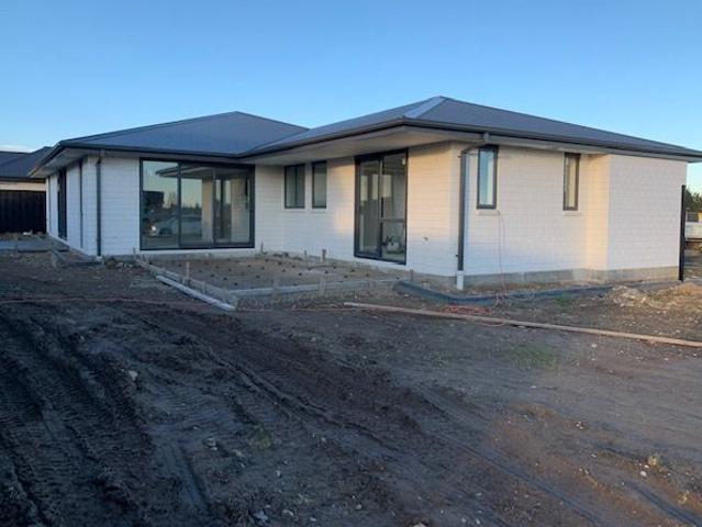 Modern Three Bedroom Home in Silverstone Subdivision Garden and lawn maintenance included