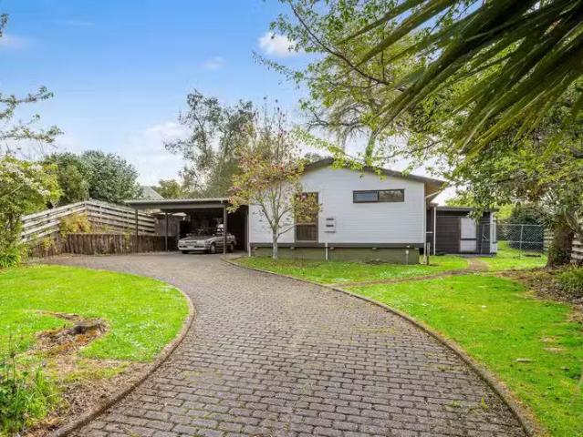 Modern Three Bedroom Lockwood – First National Real Estate