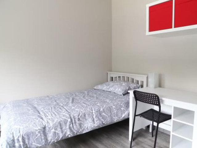 Modern twin Bedroom 1A in Modern Dublin Apartment Share this room
