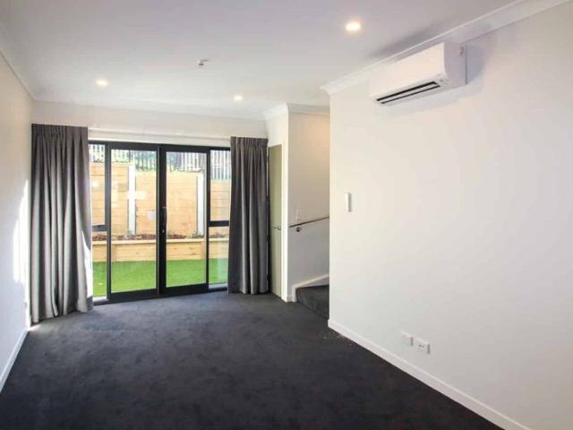Modern Two bedroom townhouse available to rent!