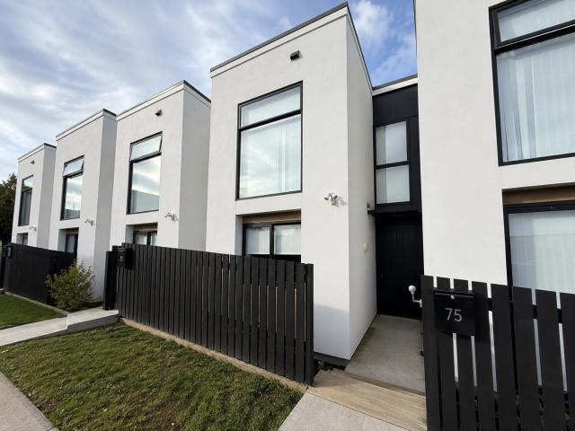 Modern Two Storey Townhouse in Convenient Location