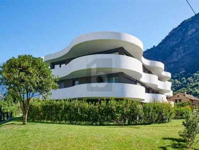 MODERN UND GERÄUMIG MIT GROSSER TERRASSE UND AUSBLICK