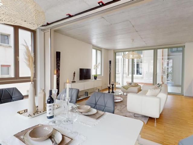 Modern, Urban, Anders – Einzigartige 4.5 Zi Wohnung in der Altstadt