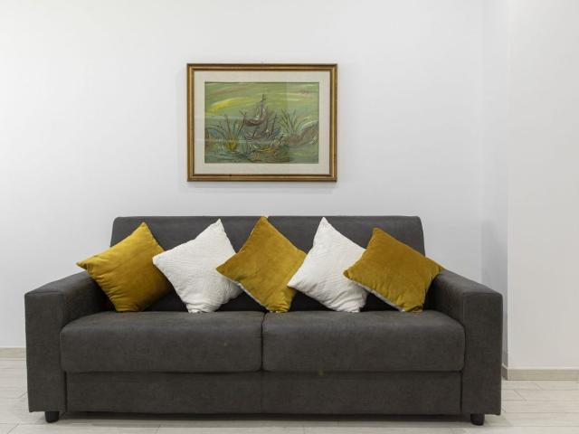 Modern Via Cairoli Apartment near Bologna Station, Bologna Amsterdam Apartments for Rent
