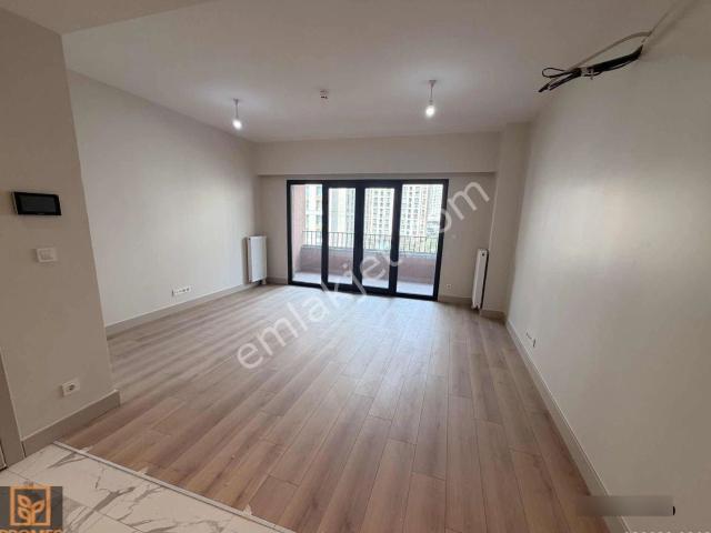 Modern Yaka Tek Yetkili Kiralama Ofisinden 2+1 Kiralık my379