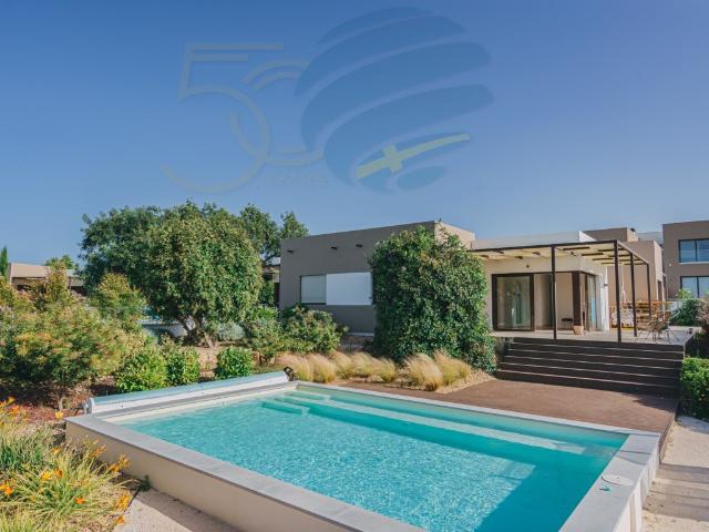 Moderna moradia geminada situada num exclusivo resort 89m² Estômbar e Parchal