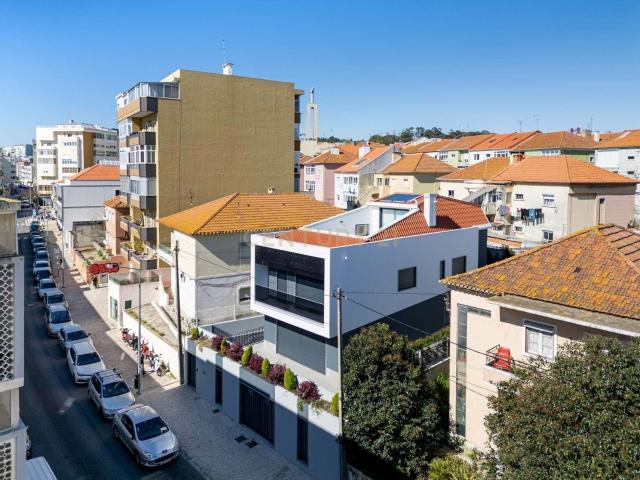 Moderna Moradia em Almada com Vista Deslumbrante