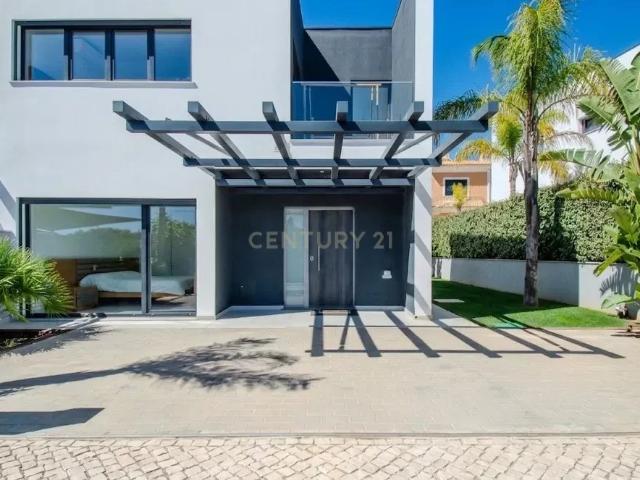 Moderna Moradia T3 +1 com Piscina em Algoz, Silves