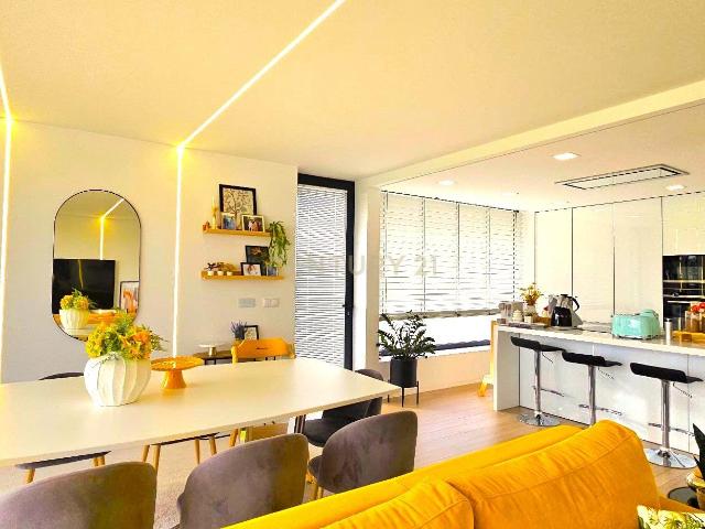 Moderna Moradia T4 com jardim em Póvoa de Varzim