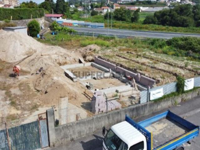 Moderna Moradia T4 com piscina na Cidade da Maia