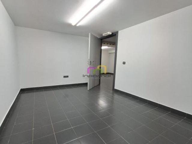 MODERNA OFICINA EN ALQUILER EN Avda. ELVAS BADAJOZ