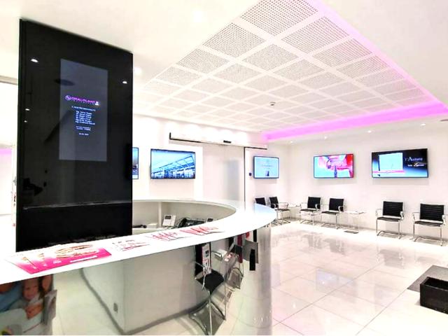 MODERNA AREA COMMERCIALE DI 800 MQ CON MAGAZZINO A MENDRISIO