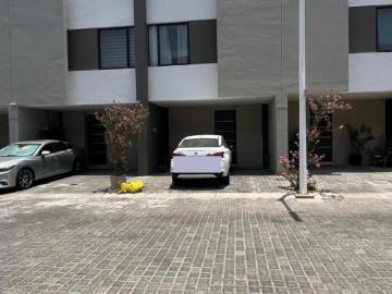 Moderna casa con rooftop en coto privado — Accanta Residencial